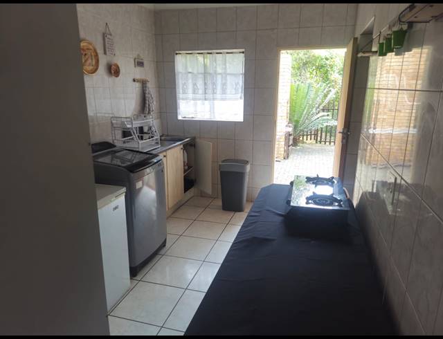 4 BEDROOM TOWNHOUSE FOR SALE IN SAFARI GARDENS
